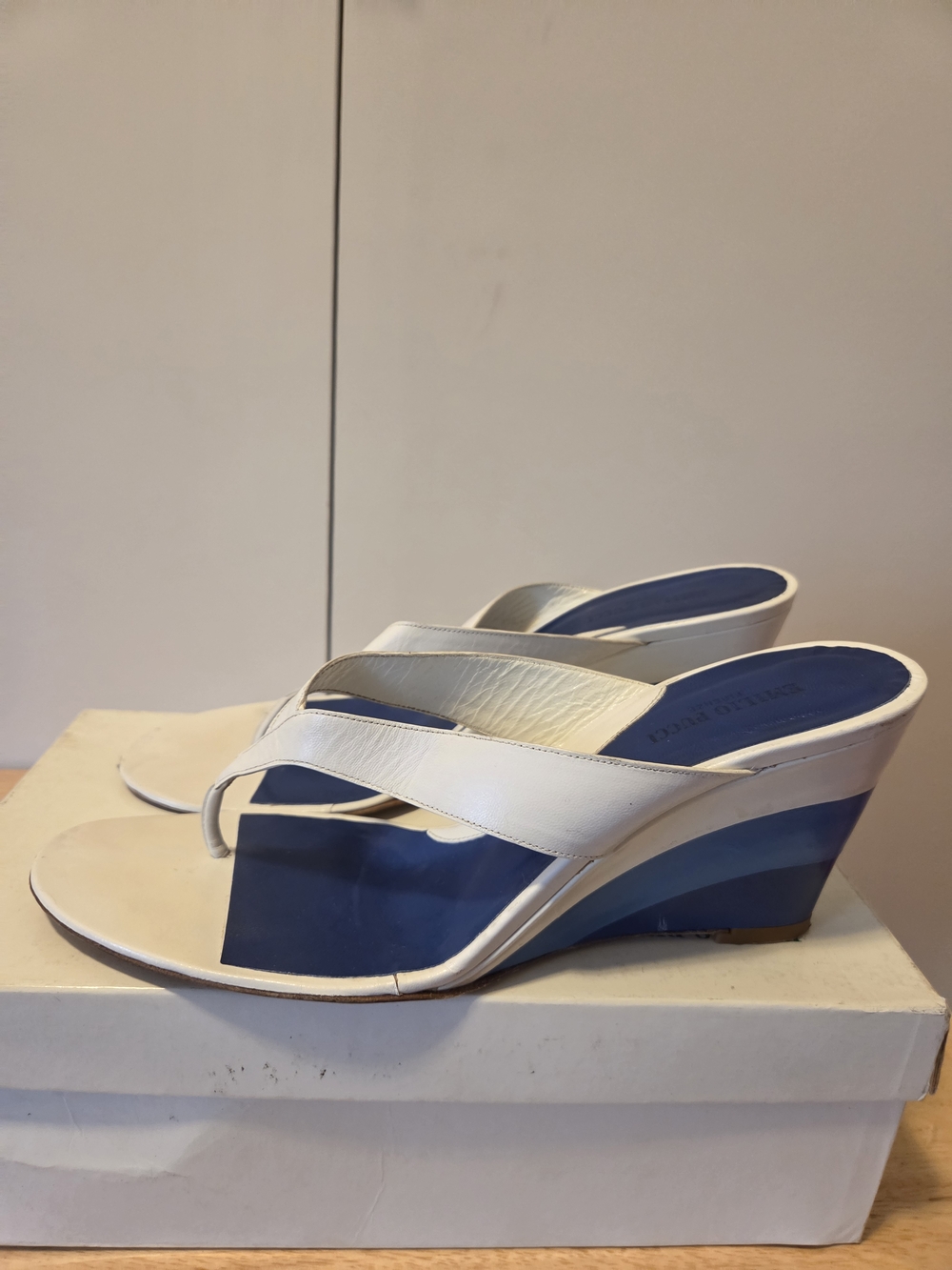 Emilio Pucci White and Blue Leather Thong Sandals Size 10 - Picture 4 of 8